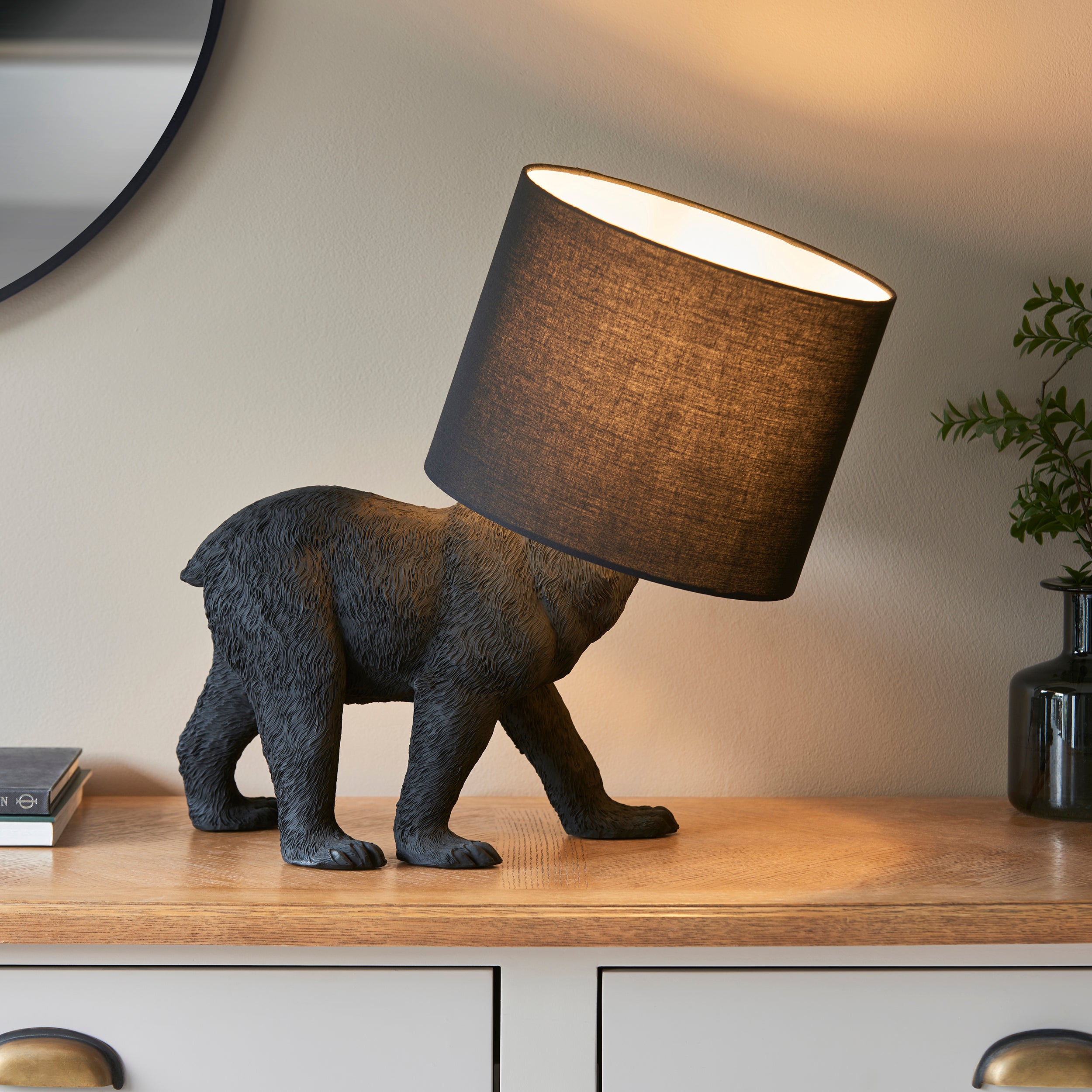 Barack Bear Detailed Design Table Lamp in Black Resin
