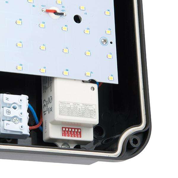 Armstrong Lighting:Lucca Mini LED Bulkhead IP65 15W Microwave